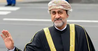 সংলাপে গুরুত্ব দেয়ার আহ্বান ওমানের সুলতানের; আরাঘচির মাস্কাট সফর